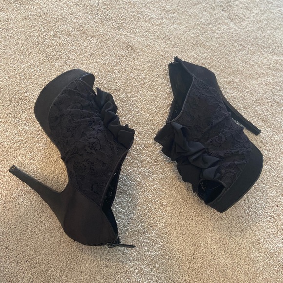 Kardashian Kollection Booties 7.5 - Picture 3 of 7